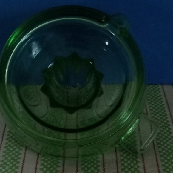 Vintage Green/ Uranium Depression glass Hand Juicer - Picture 2 of 2